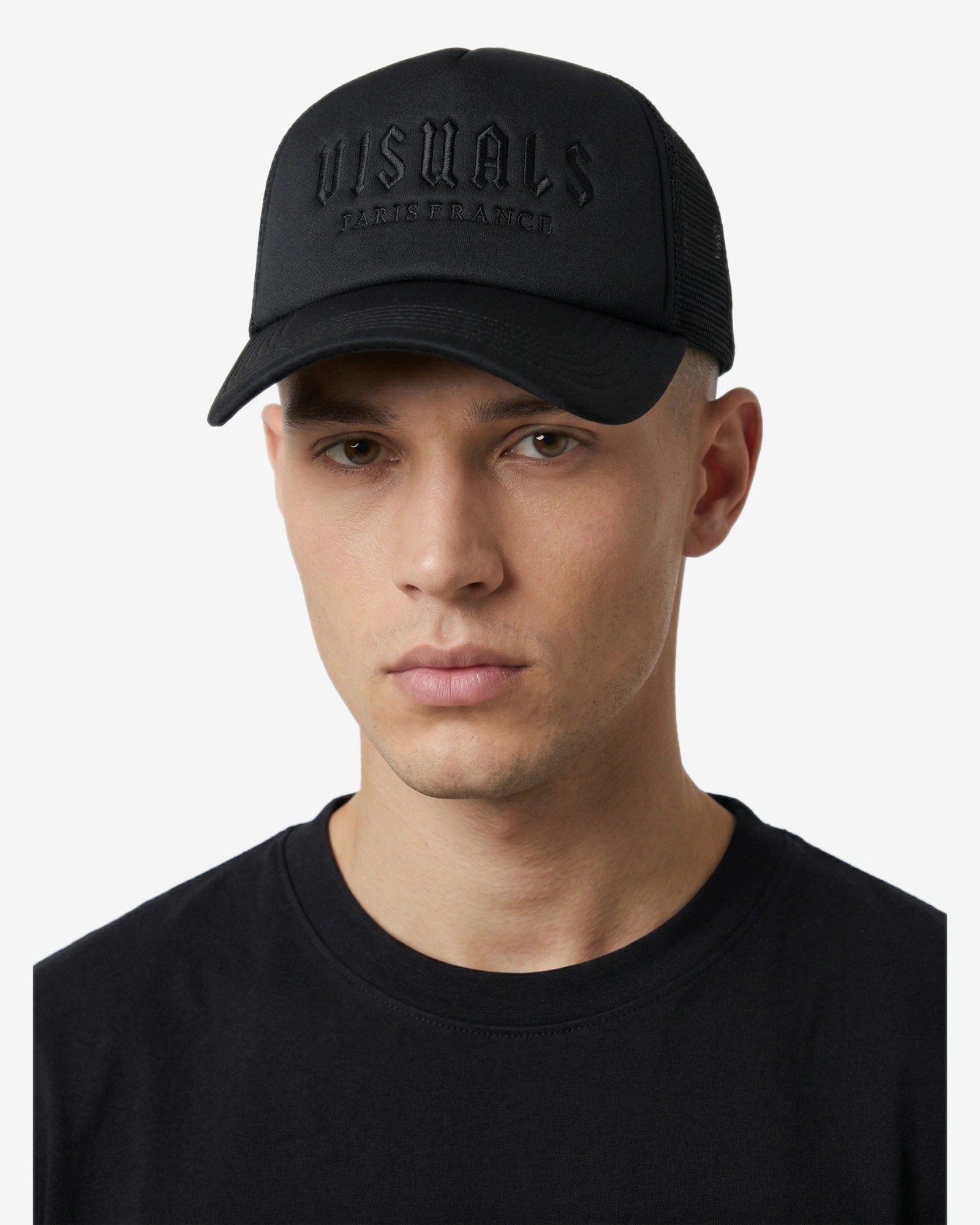 Noir Signature Trucker Cap in Tonal Black — signature VISUALS PARIS design detail