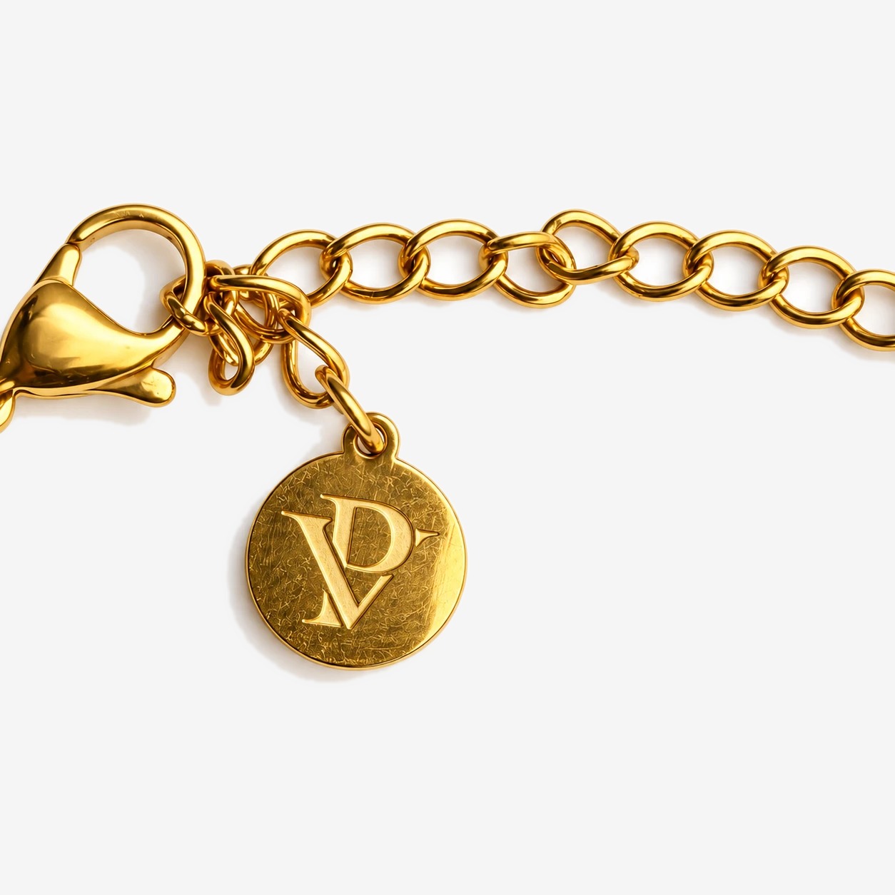 Signature Cuban Bracelet in Gold — signature VISUALS PARIS design detail